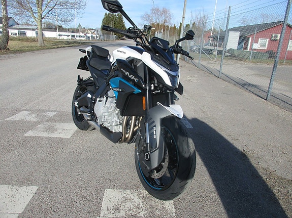 CFMOTO 675NK 2 of 5