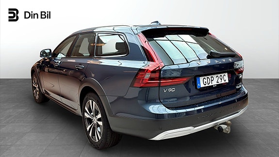 Volvo V90 Cross Country 3 of 5