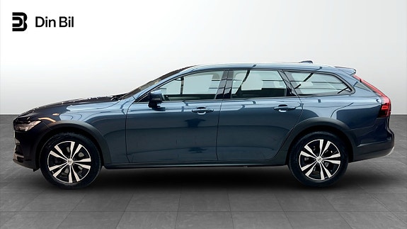 Volvo V90 Cross Country 2 of 5