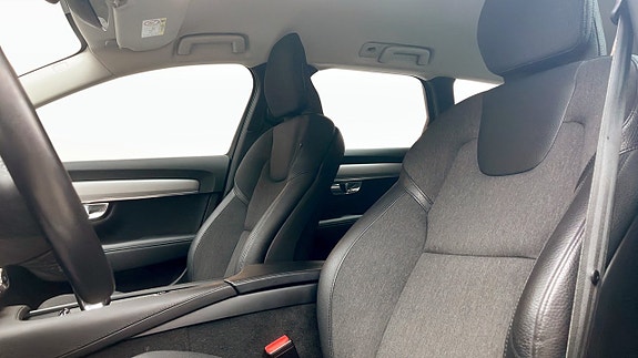 Volvo V90 Cross Country 8 of 14