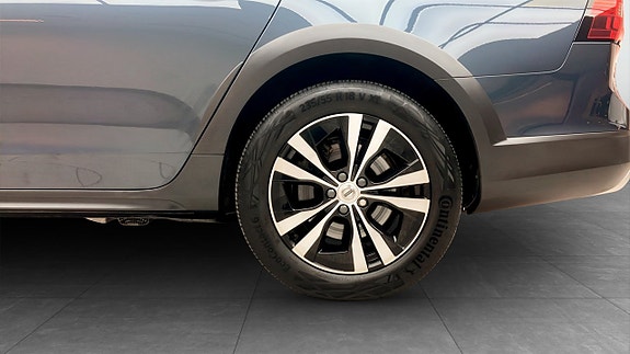 Volvo V90 Cross Country 6 of 14