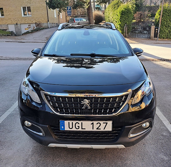 Peugeot 2008 2 of 5