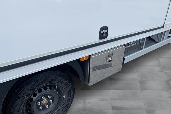 Mercedes-Benz eSprinter 420 24 of 25