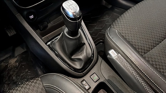Renault Clio 19 of 26