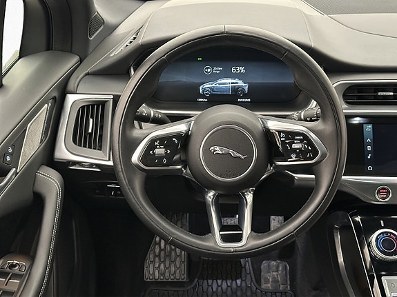 Jaguar I-PACE 27 of 30