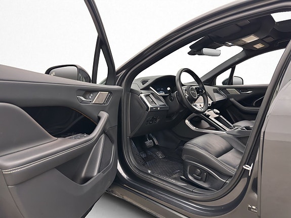 Jaguar I-PACE 10 of 30