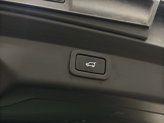 Jaguar I-PACE 28 of 30