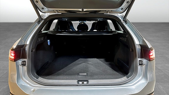 Volkswagen Passat 12 of 23
