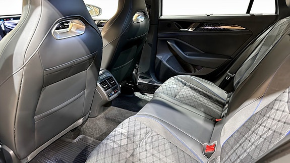 Volkswagen Passat 11 of 23