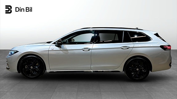 Volkswagen Passat 2 of 5