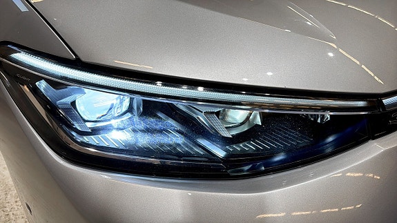 Volkswagen Passat 16 of 23