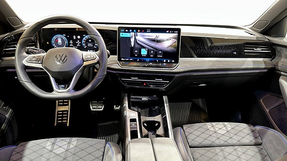 Volkswagen Passat 10 of 23