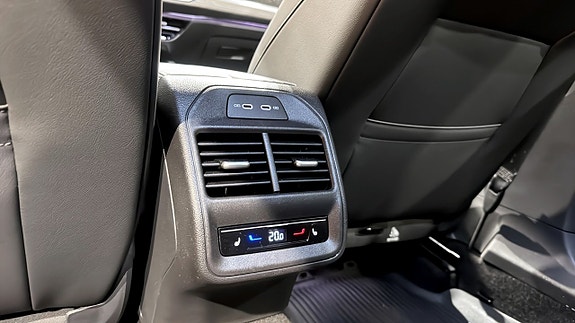 Volkswagen Passat 17 of 23
