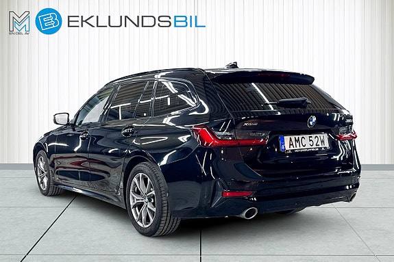 BMW 330i 4 of 5