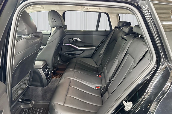 BMW 330i 15 of 19
