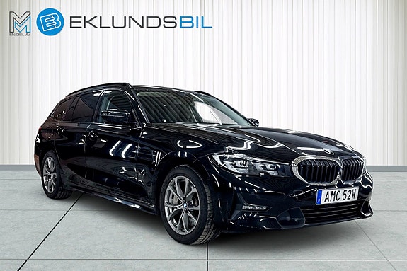 BMW 330i 3 of 5