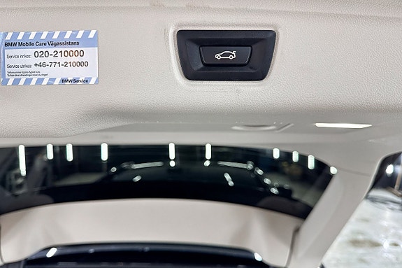 BMW 330i 17 of 19