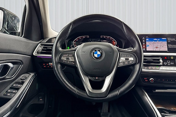 BMW 330i 9 of 19