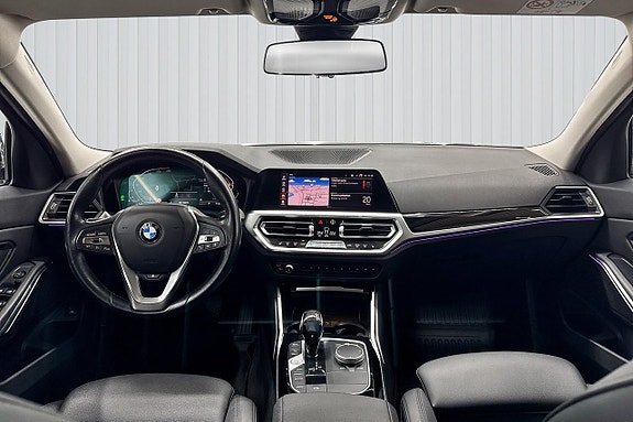 BMW 330i 8 of 19