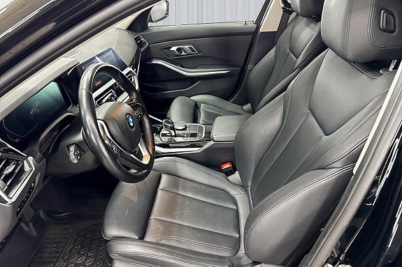BMW 330i 13 of 19