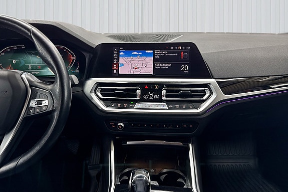 BMW 330i 11 of 19