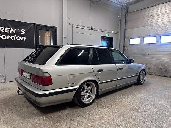 BMW 530i 3 of 5