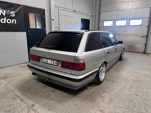 BMW 530i 4 of 5