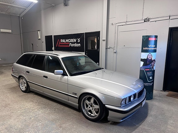 BMW 530i 2 of 5