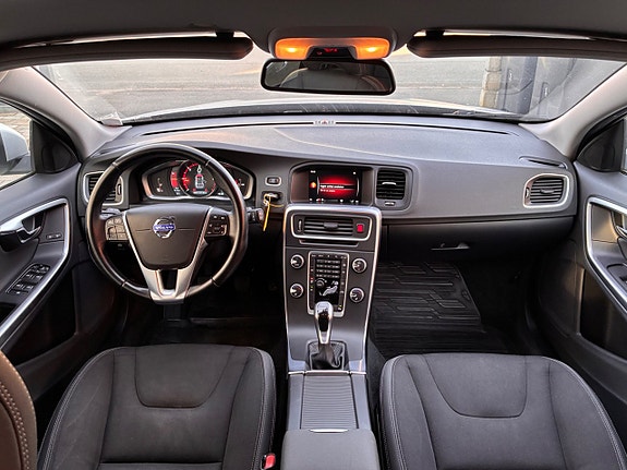 Volvo V60 13 of 24