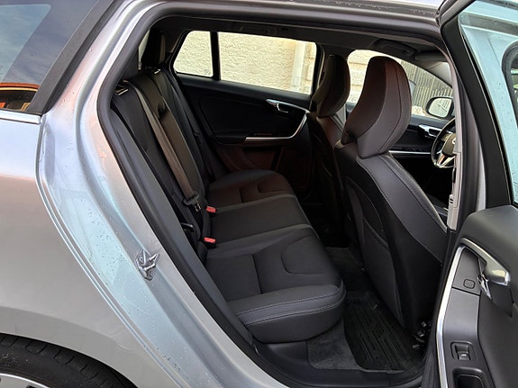 Volvo V60 22 of 24