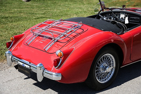 MG M 11 of 17
