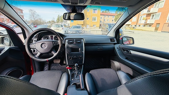 Mercedes-Benz B 180 13 of 15