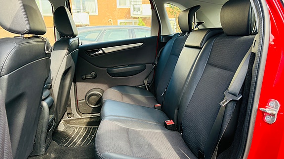 Mercedes-Benz B 180 12 of 15