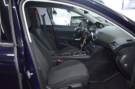 Peugeot 308 SW 7 of 15