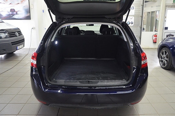 Peugeot 308 SW 14 of 15