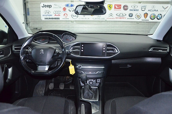 Peugeot 308 SW 9 of 15