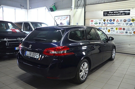 Peugeot 308 SW 2 of 15