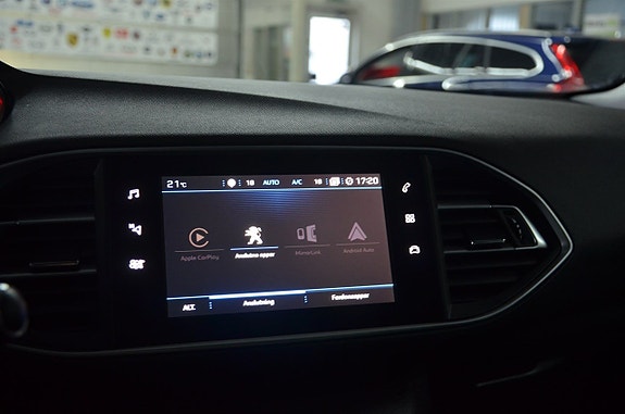 Peugeot 308 SW 12 of 15