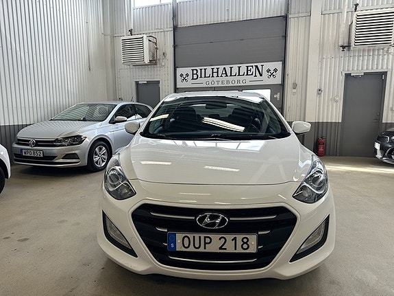 Hyundai i30 2 of 5