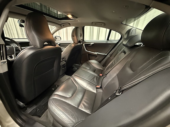 Volvo S60 9 of 16