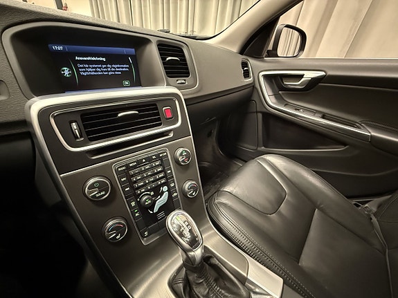 Volvo S60 13 of 16