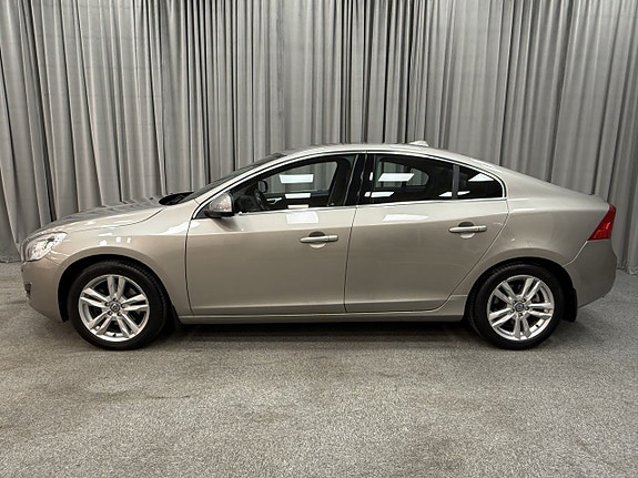 Volvo S60 2 of 5