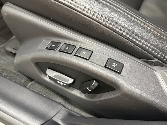 Volvo S60 12 of 16