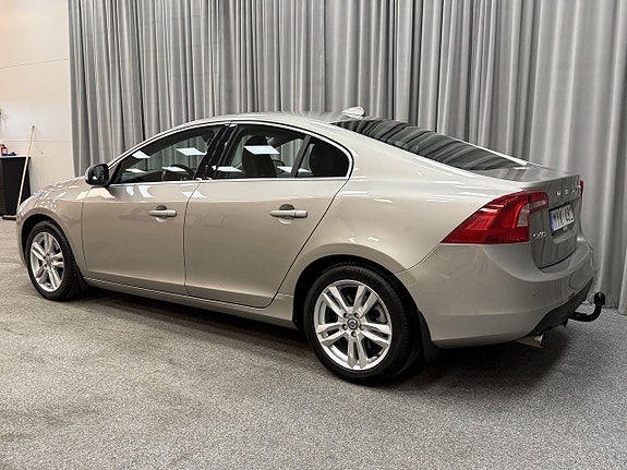 Volvo S60 3 of 5