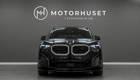 BMW XM 2 of 5