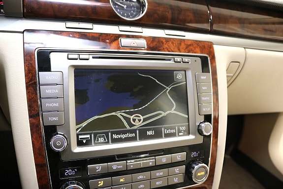 Volkswagen Phaeton 19 of 23