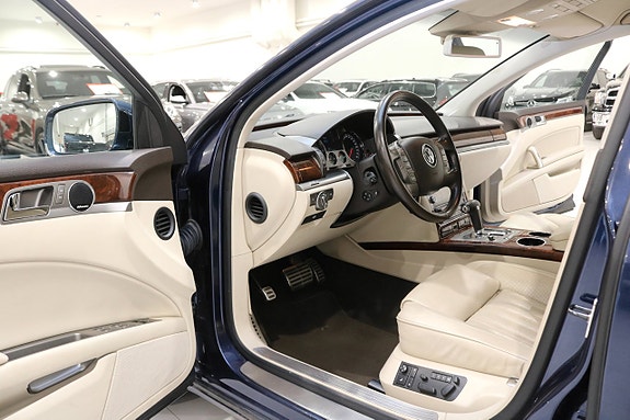 Volkswagen Phaeton 9 of 23