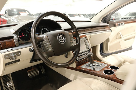 Volkswagen Phaeton 8 of 23