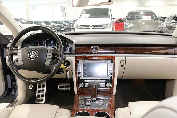 Volkswagen Phaeton 12 of 23