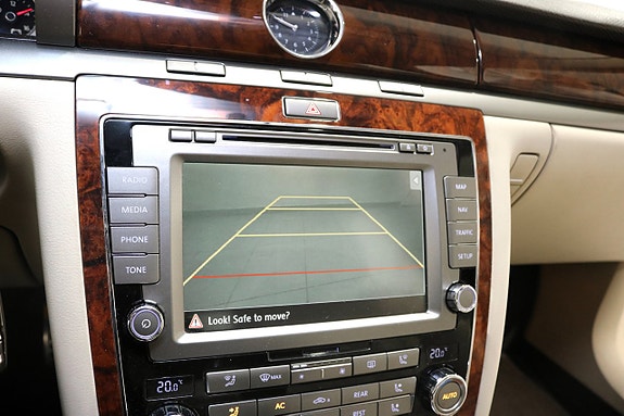 Volkswagen Phaeton 20 of 23